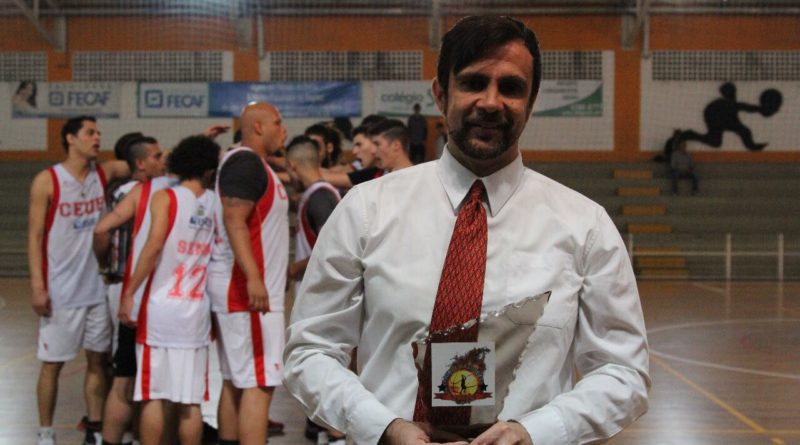 Comentarista esportivo da Rádio SUD FM recebe título de Melhor Técnico na Liga Basquete Taboão