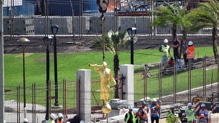 Estátua do Anjo Morôni é içado no Templo de Fortaleza